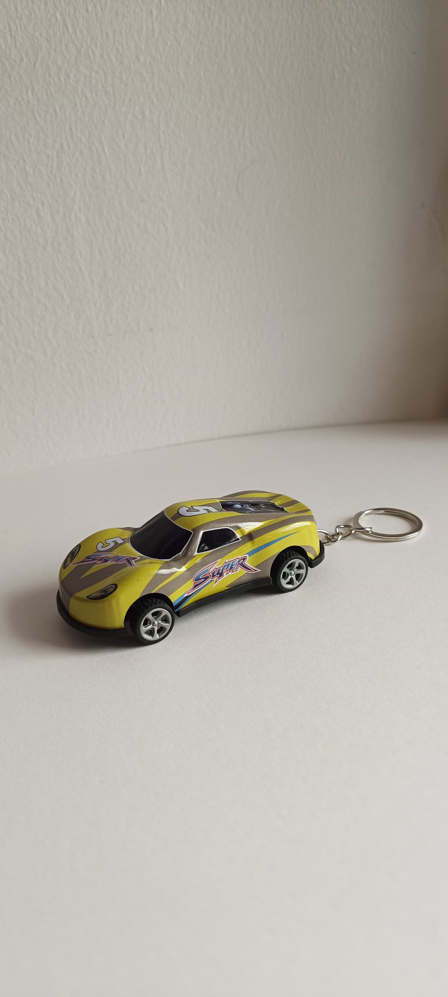 Pull back car keychain