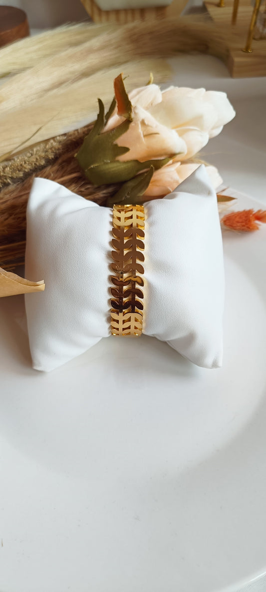 Leaf cut bangle